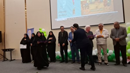 تجلیل از دانش‌آموزان منتخب جشنواره فرهنگی و هنری امید فردا و دُر نجف