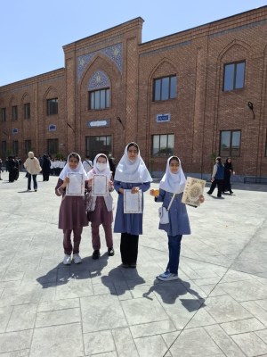 تجلیل از دانش‌آموزان منتخب جشنواره فرهنگی و هنری امید فردا و دُر نجف