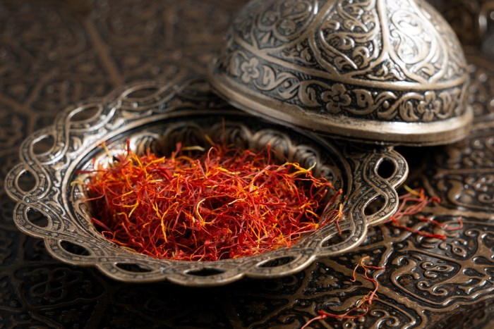 ۳روش اصولی دم کردن زعفران + دستورالعمل کامل