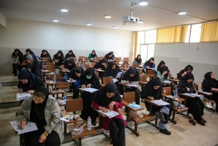 استخدام سه برابر ظرفیت در گمرک ایران